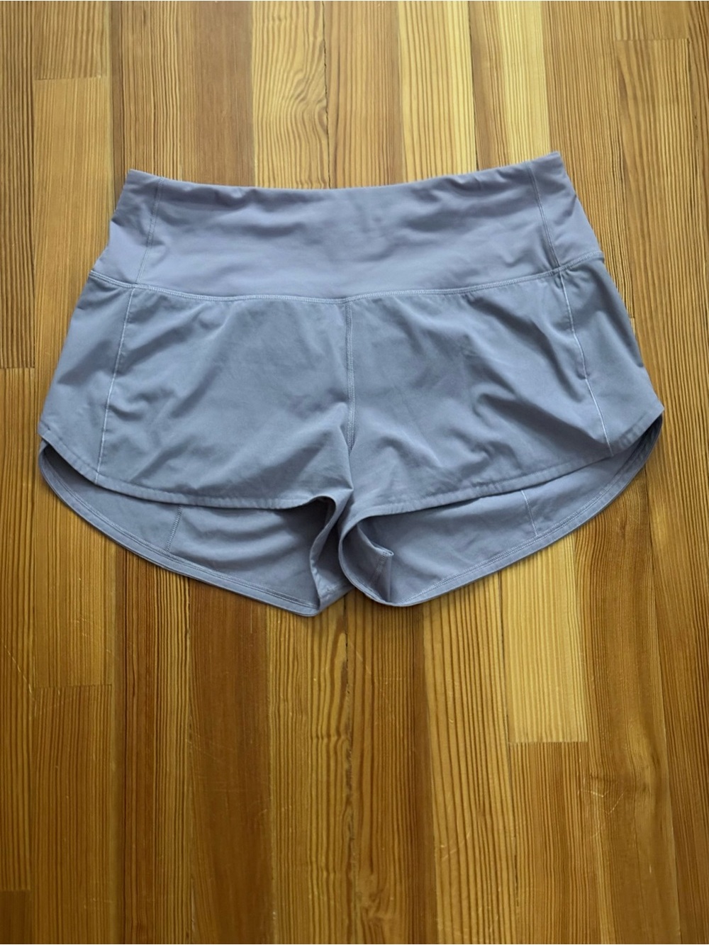 Lululemon women’s speed up 2.5” shorts in ashy purple